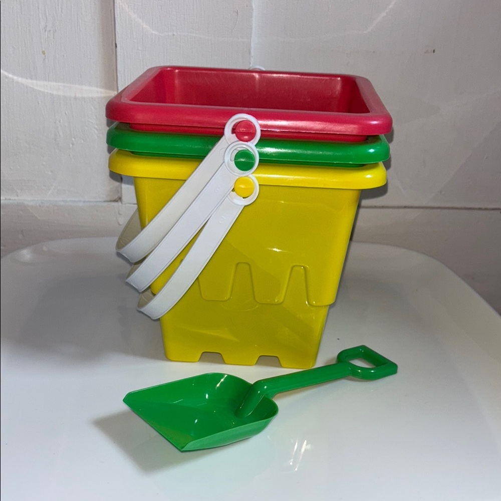 Colorful Sandcastle Building Bucket Set of 3 New & Shovel